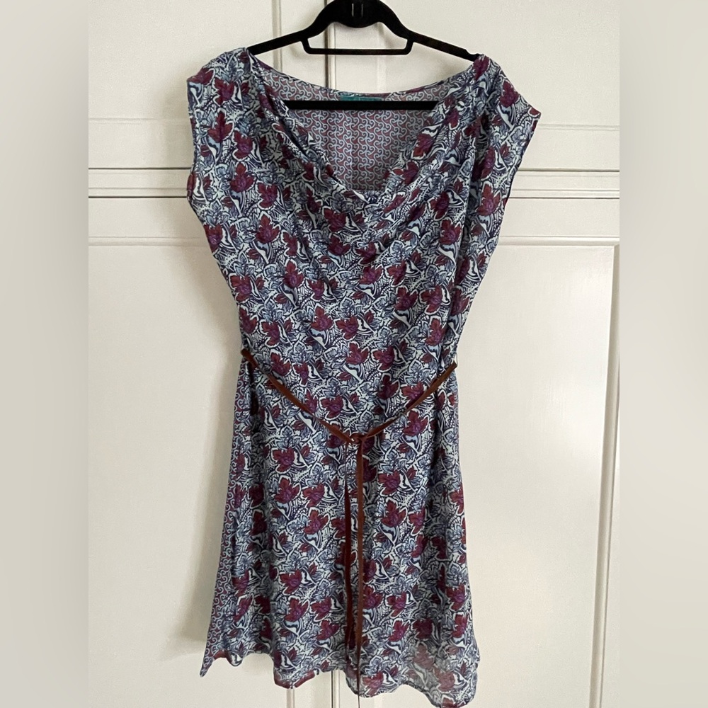 Ladies Velvet light dress
Size L